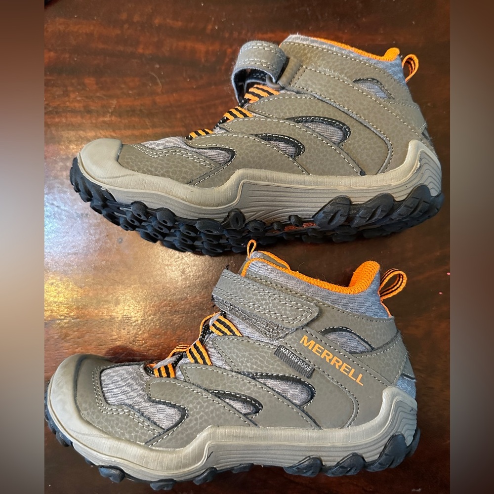 Merrell Chameleon 7 Access Mid a/C WTR Hiking Boot Unisex-Child